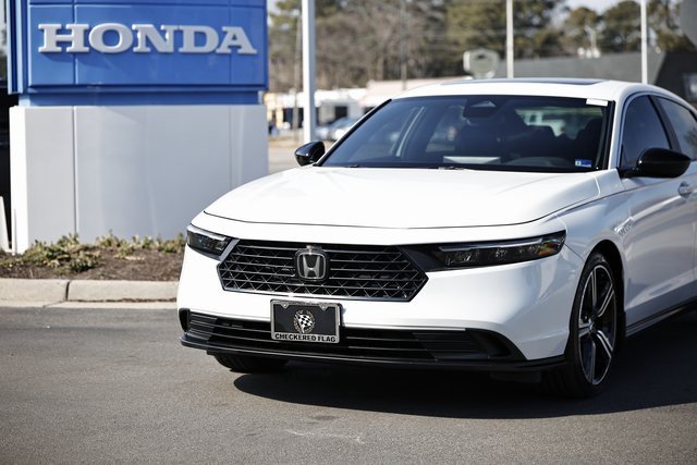 Used 2023 Honda Accord Sport image 2