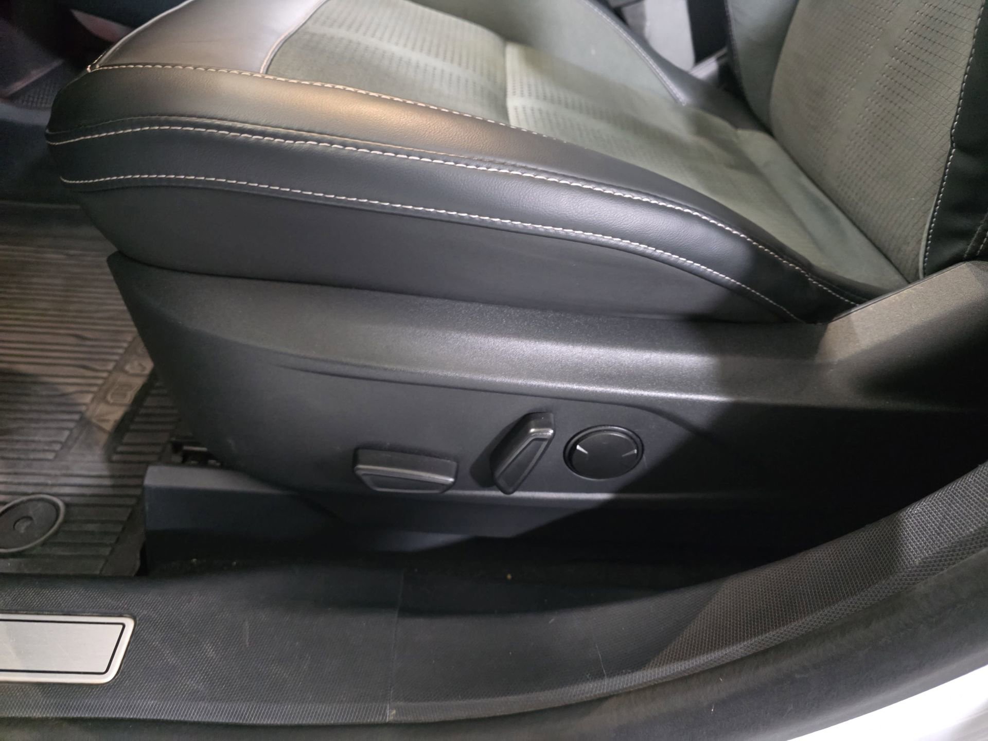 Used 2023 Ford Mustang Mach-E GT w/ GT Performance Edition AWD/4WD image 28