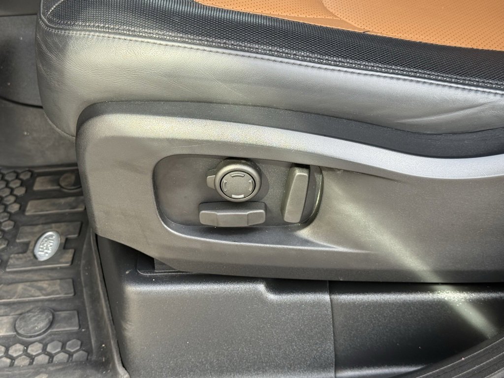 Certified 2023 Land Rover Defender 110 X-Dynamic SE image 13