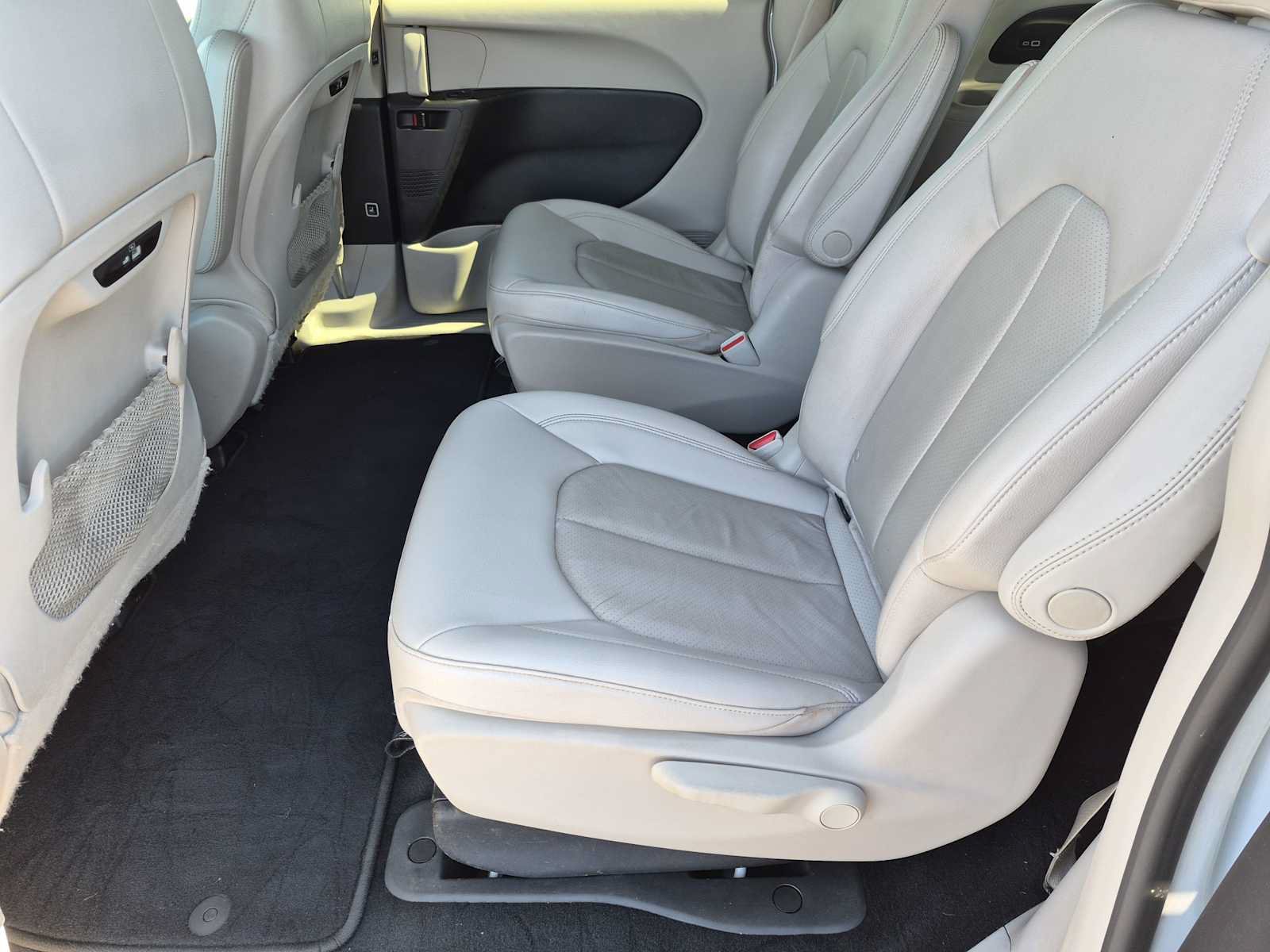 Used 2021 Chrysler Pacifica Touring-L FWD image 18