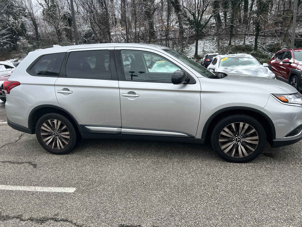 Used 2019 Mitsubishi Outlander ES image 3