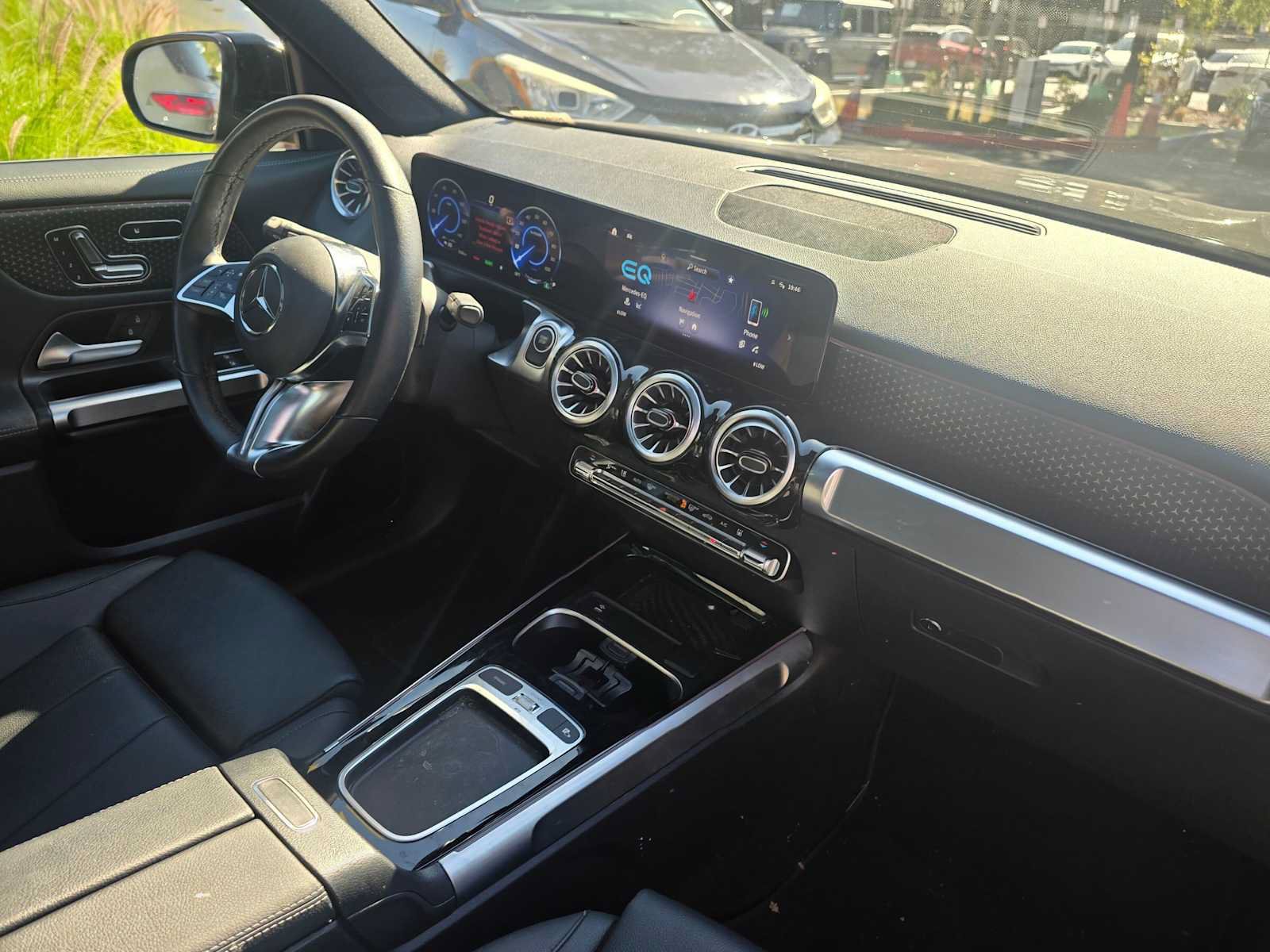 Used 2024 Mercedes-Benz EQB 300 4MATIC image 11