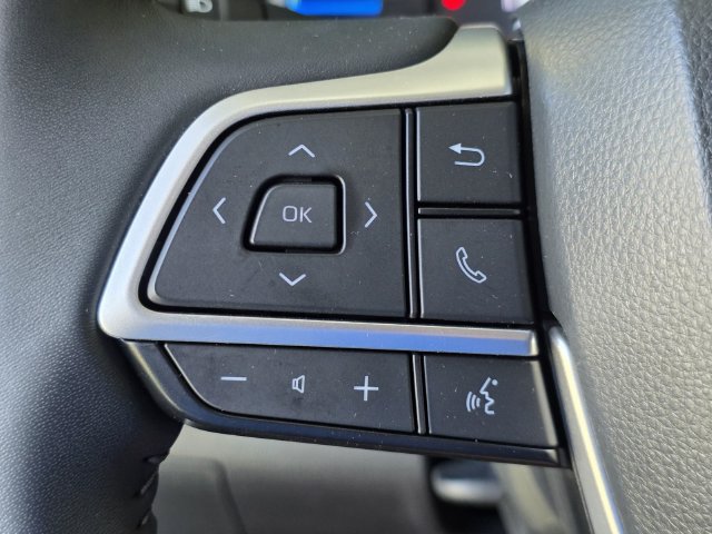 Used 2023 Toyota Highlander LE AWD/4WD image 28