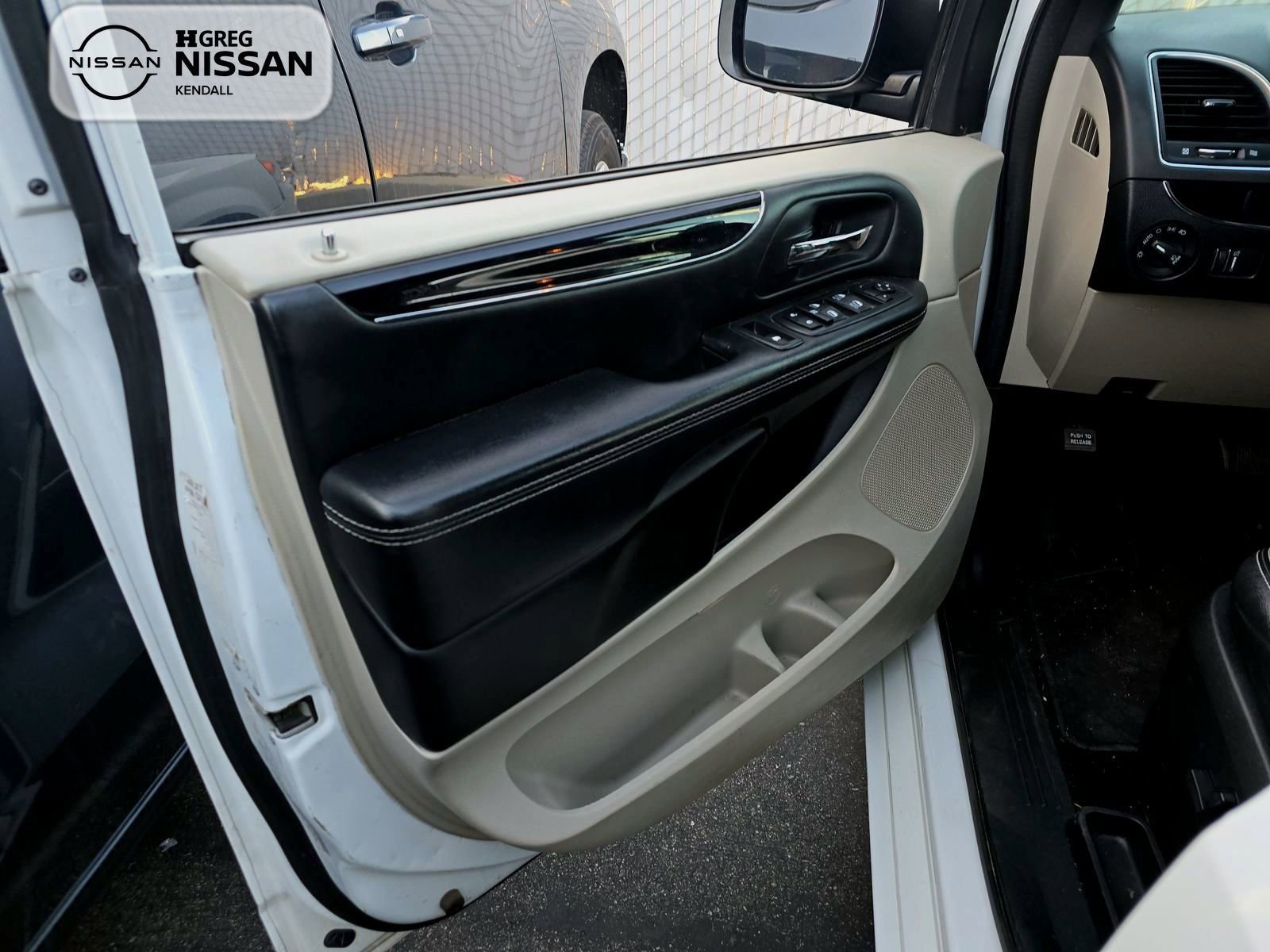 Used 2019 Dodge Grand Caravan SXT w/ Rear Park Assist Package image 20