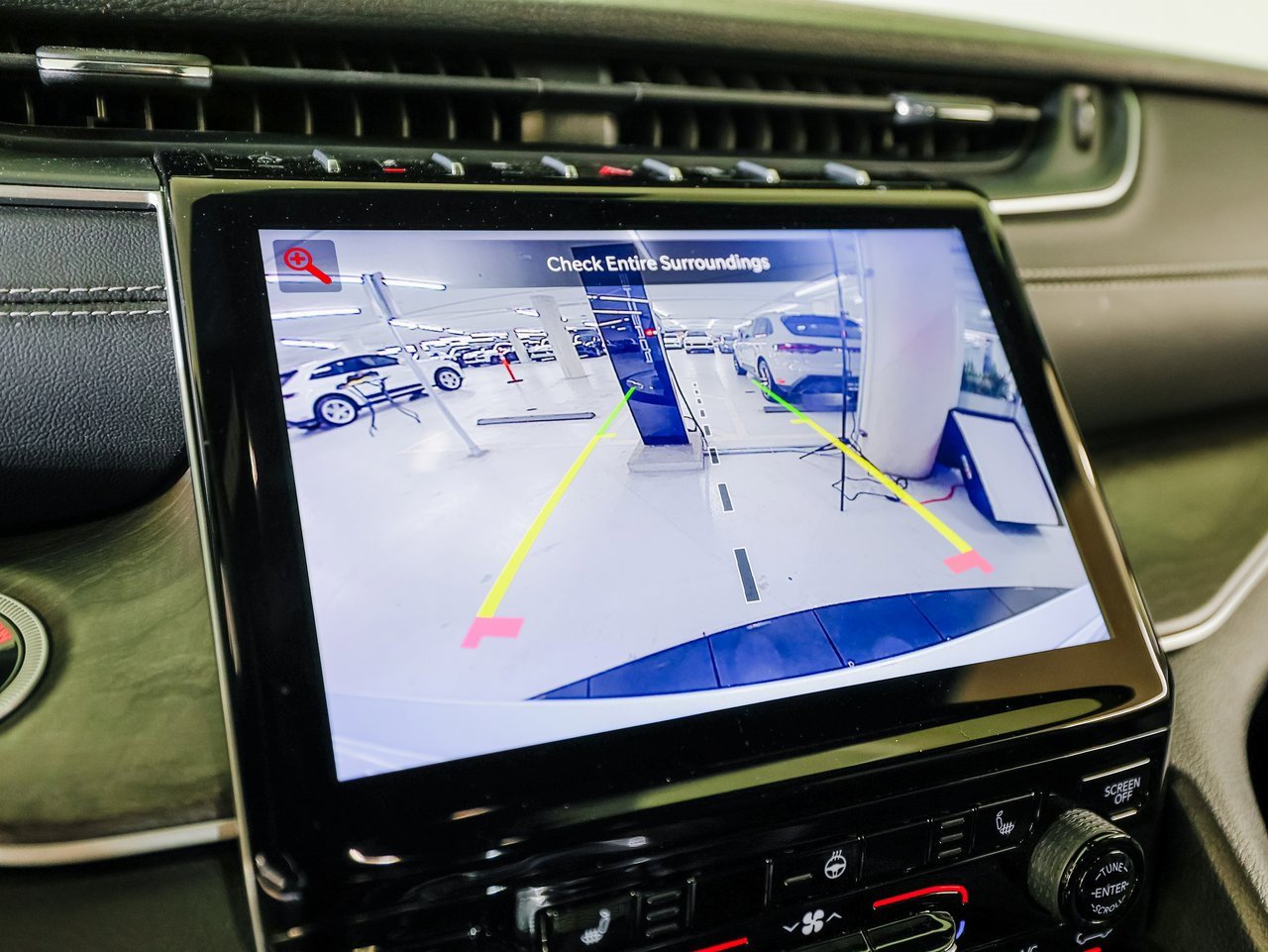 Used 2024 Jeep Grand Cherokee Limited w/ Black Appearance Package image 19