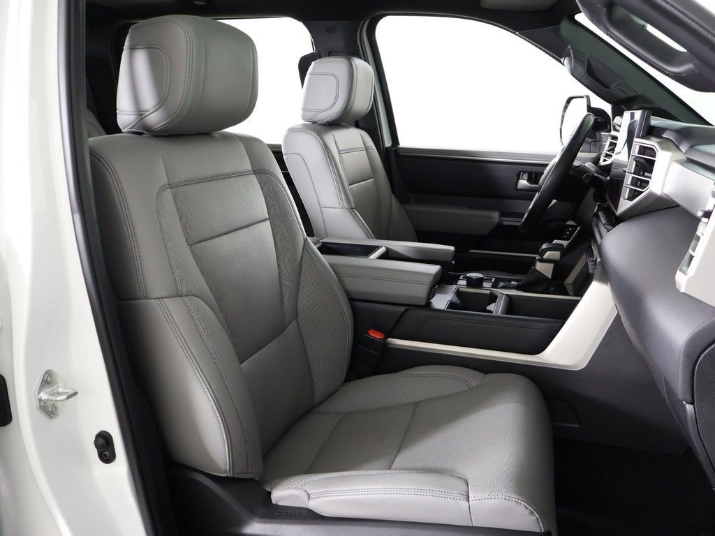 Used 2025 Toyota Tundra Limited AWD/4WD image 33