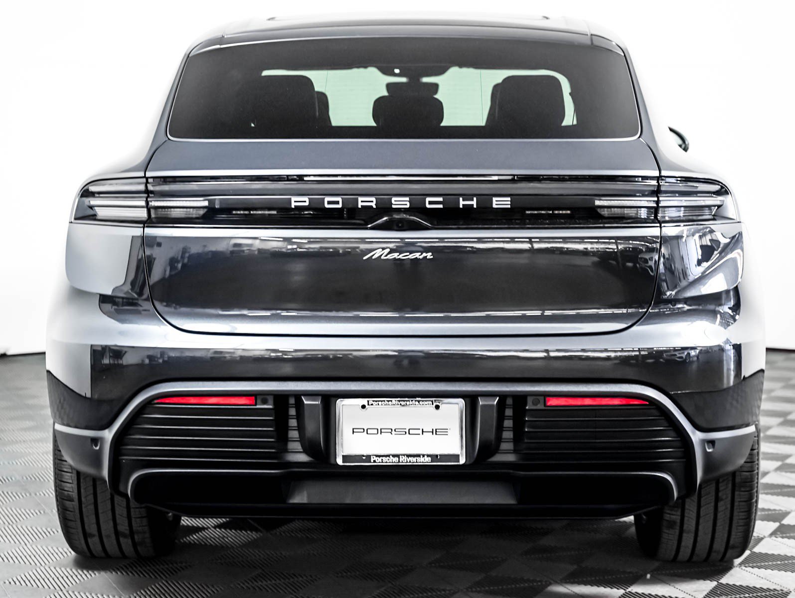 Certified 2025 Porsche Macan Electric w/ Premium Package RWD image 11