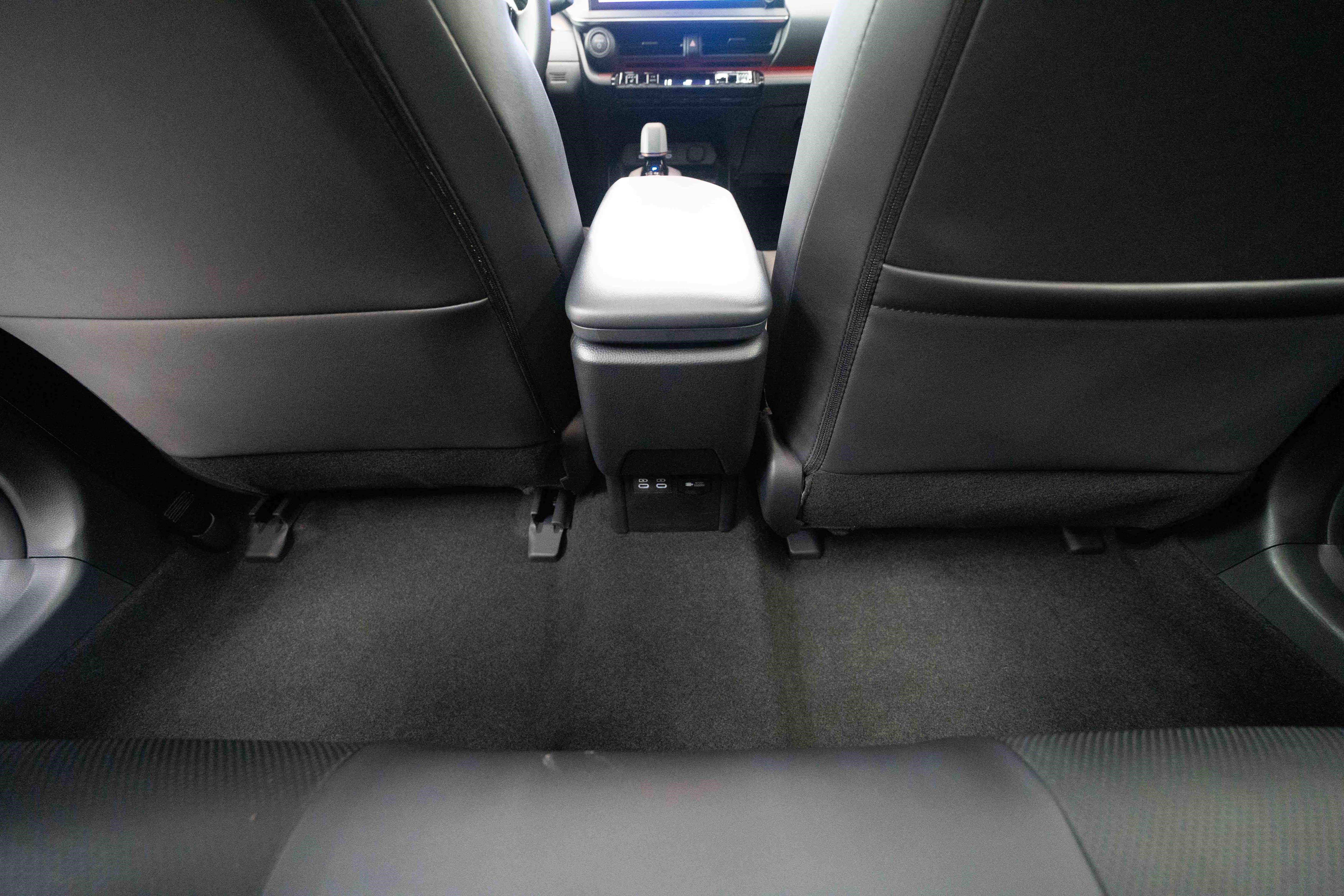 Certified 2026 Toyota Prius Plug-In Hybrid FWD image 23