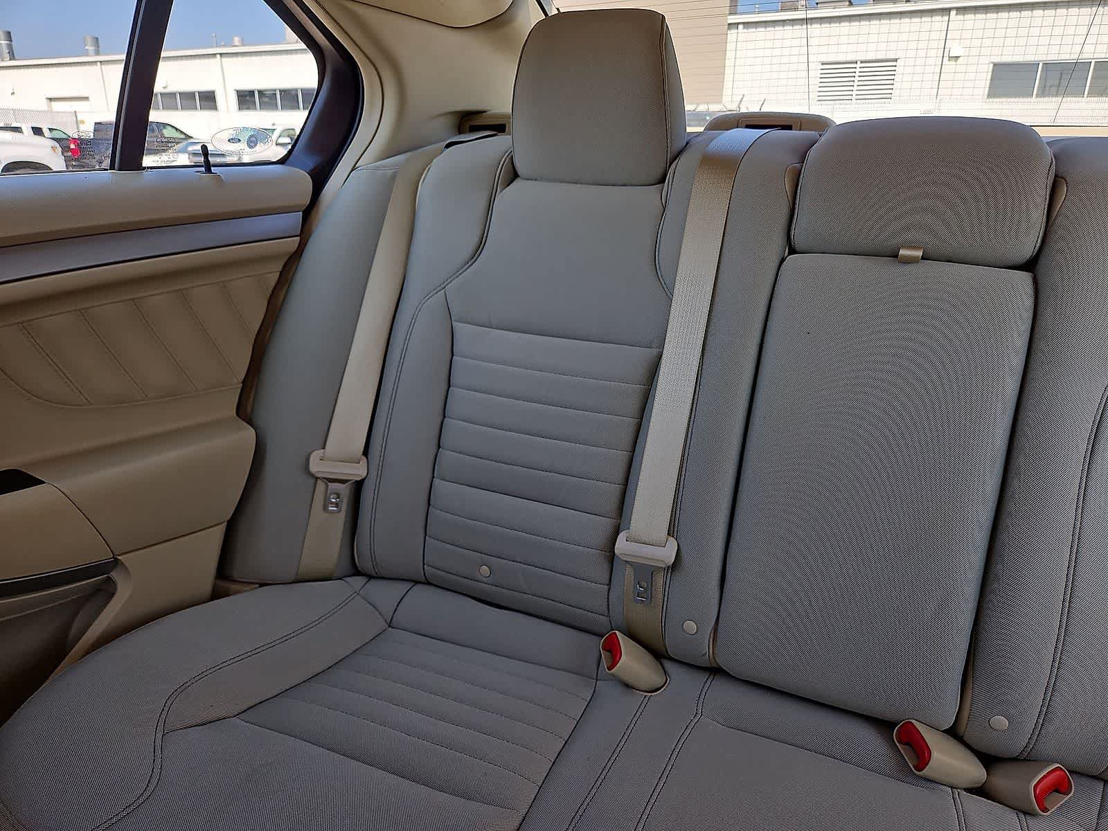 Used 2018 Ford Taurus SE FWD image 13