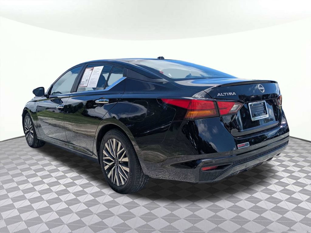 Used 2025 Nissan Altima 2.5 SV FWD image 5