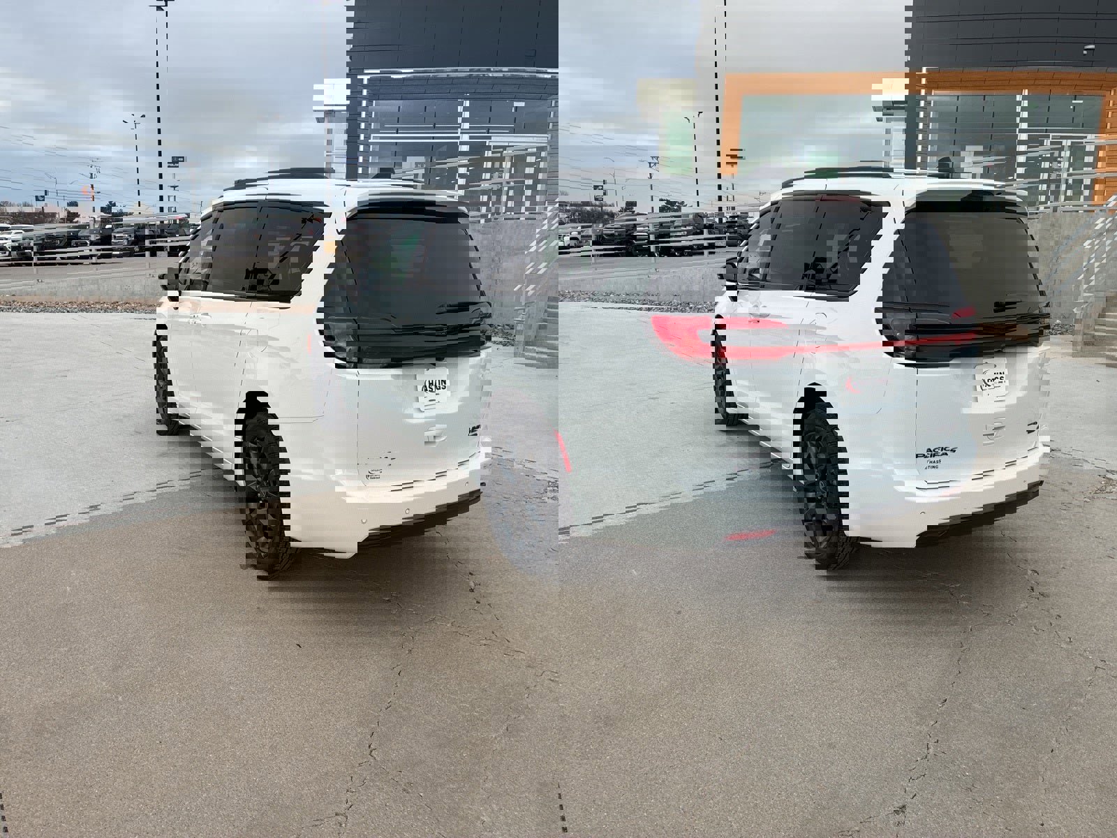 New 2026 Chrysler Pacifica Limited w/ Uconnect Theater Family Group image 3