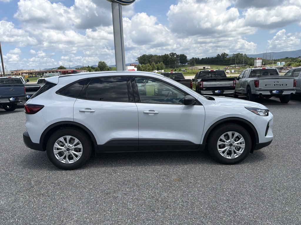 Used 2026 Ford Escape Active w/ Cold Weather Package FWD image 8