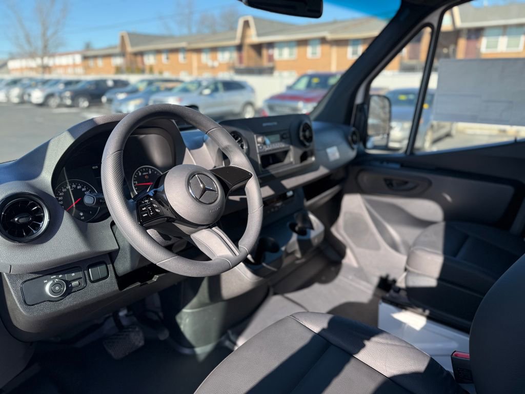 Used 2025 Mercedes-Benz Sprinter 2500 image 17