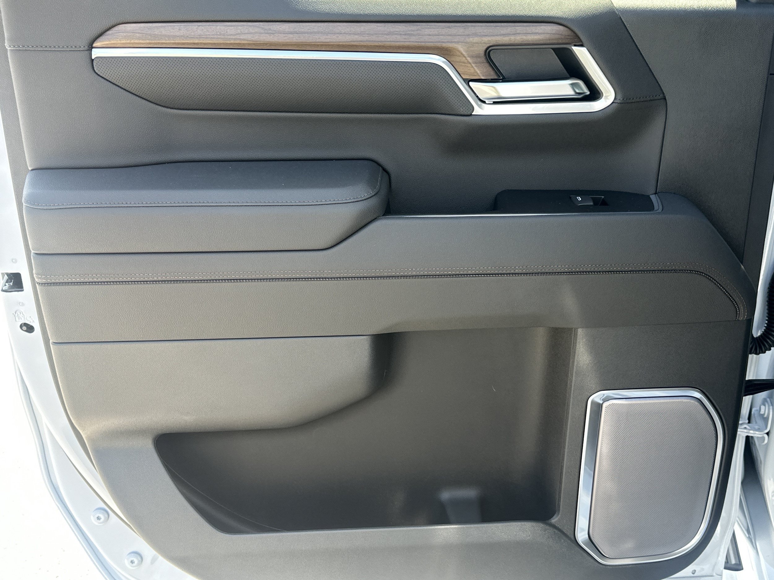 New 2026 Chevrolet Silverado 1500 High Country w/ High Country Premium Package AWD/4WD image 21