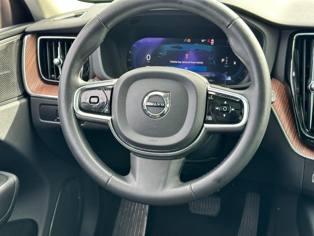 Used 2024 Volvo XC60 B5 Plus image 14