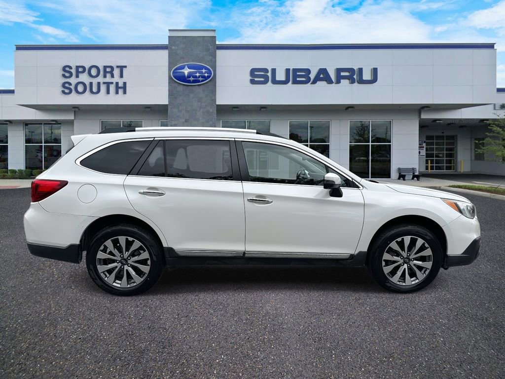 Used 2017 Subaru Outback 2.5i Touring image 2
