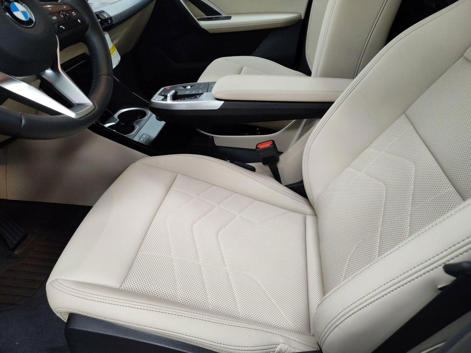 Used 2025 BMW X1 xDrive28i w/ Premium Package image 18