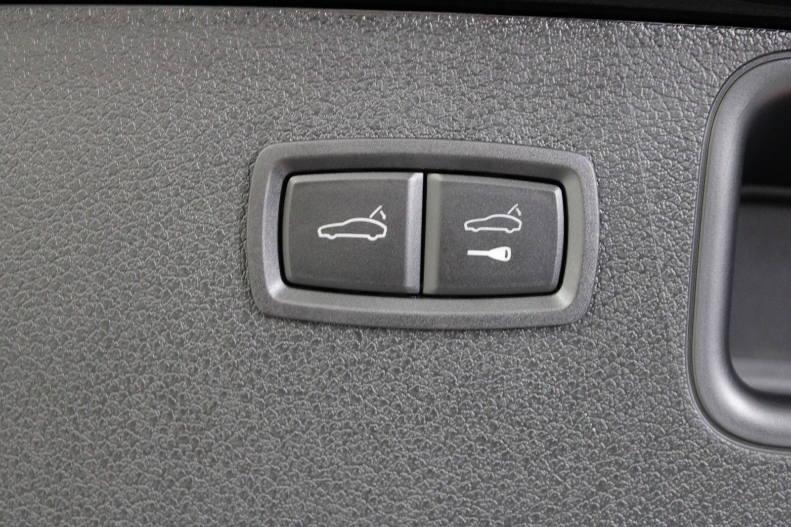 New 2026 Porsche Macan image 18