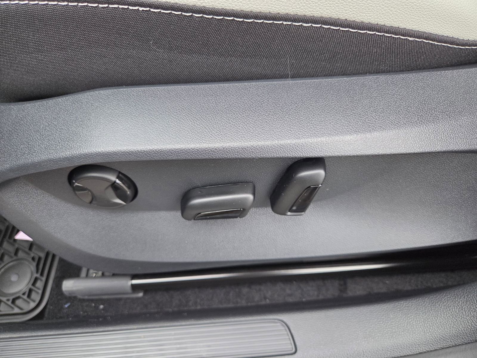 New 2026 Volkswagen Taos SE AWD/4WD image 18