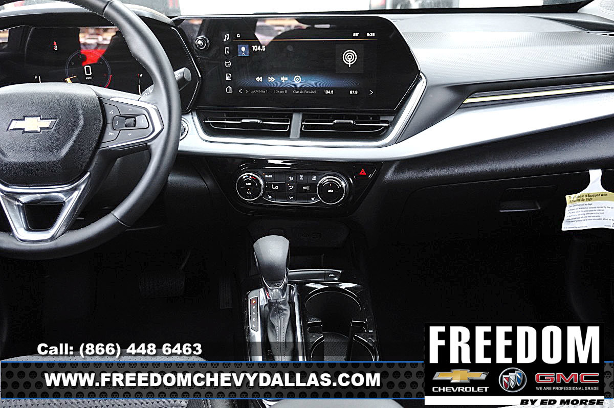 Used 2025 Chevrolet Trax LT w/ Driver Confidence Package FWD image 14