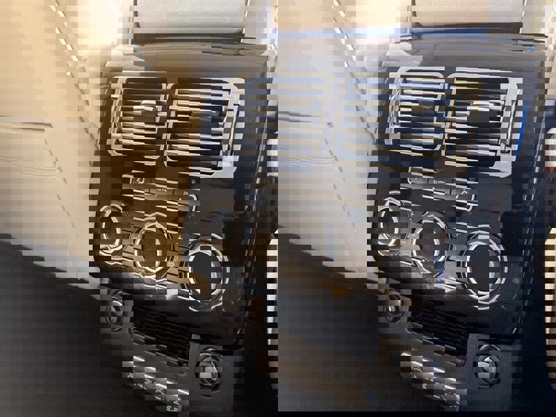 Used 2016 Land Rover Range Rover HSE image 11