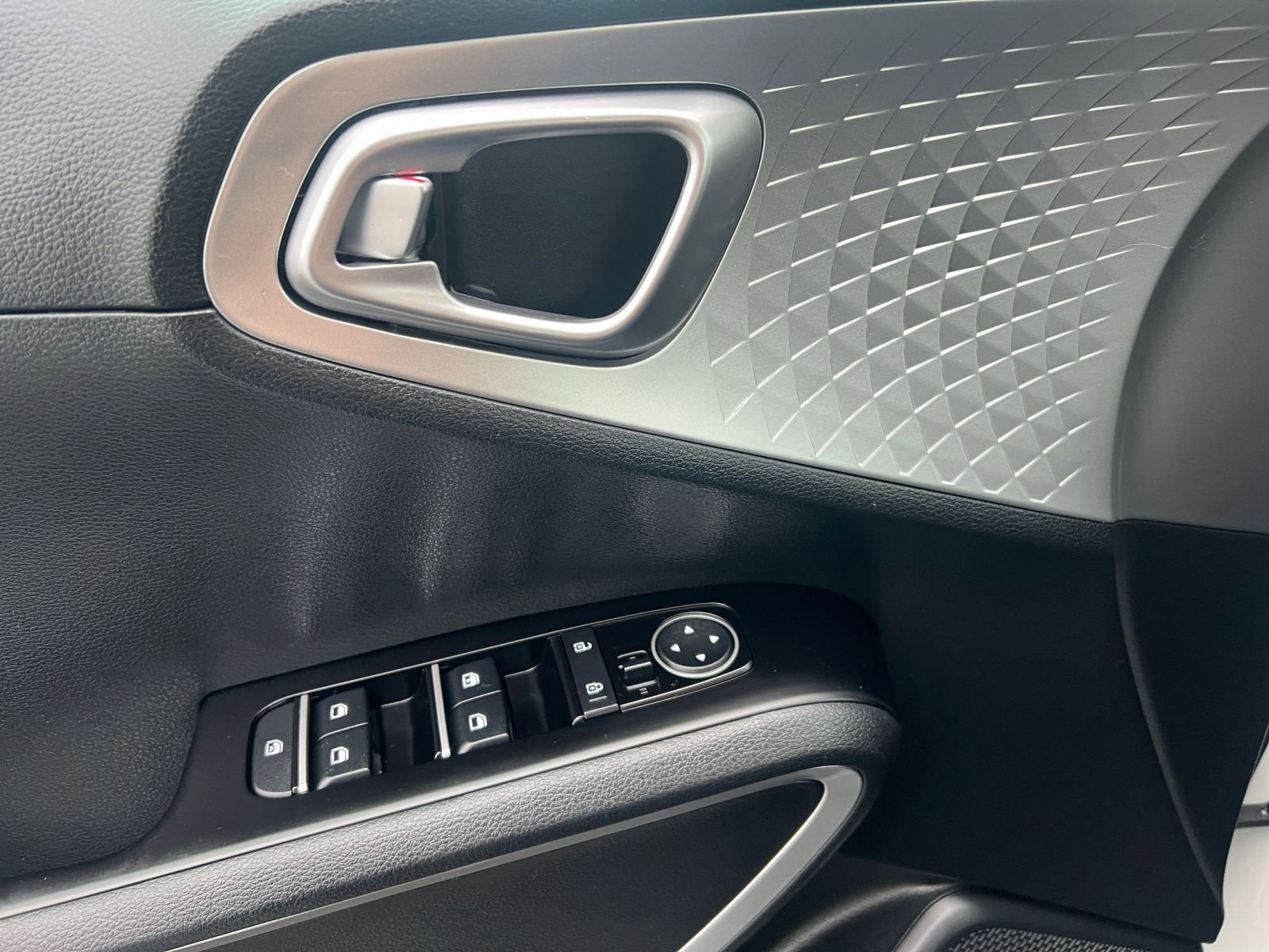 Used 2025 Kia Soul LX w/ LX Technology Package image 18