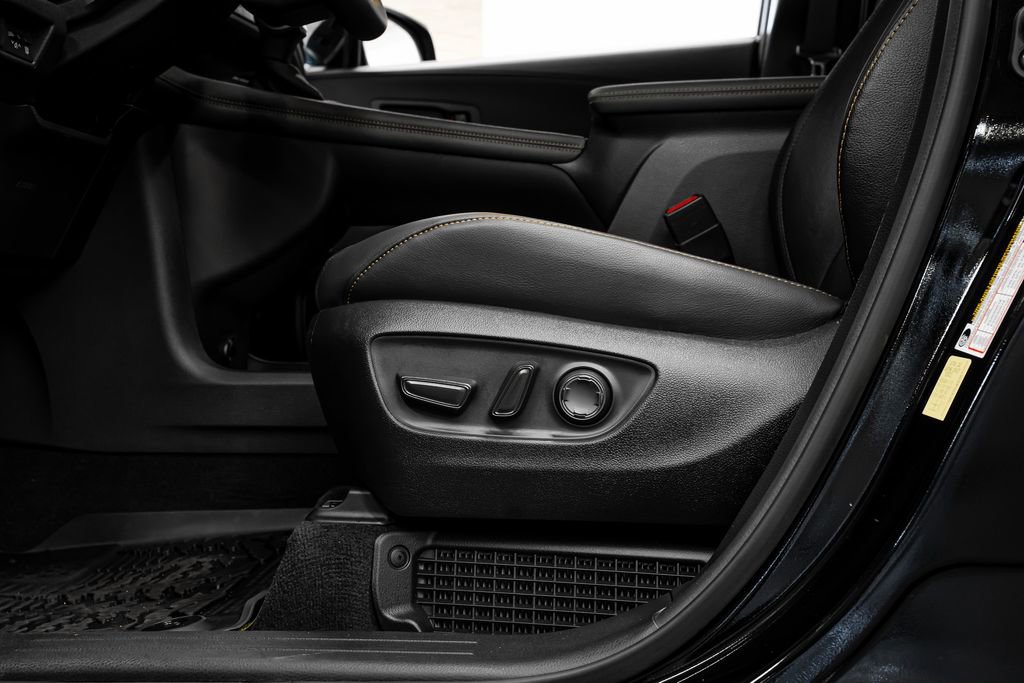 Used 2025 Toyota Sienna XLE Woodland Edition image 39