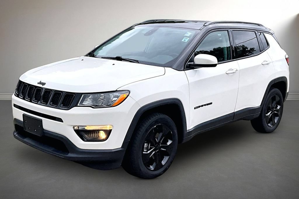 Used 2018 Jeep Compass Latitude w/ Popular Equipment Group AWD/4WD image 3