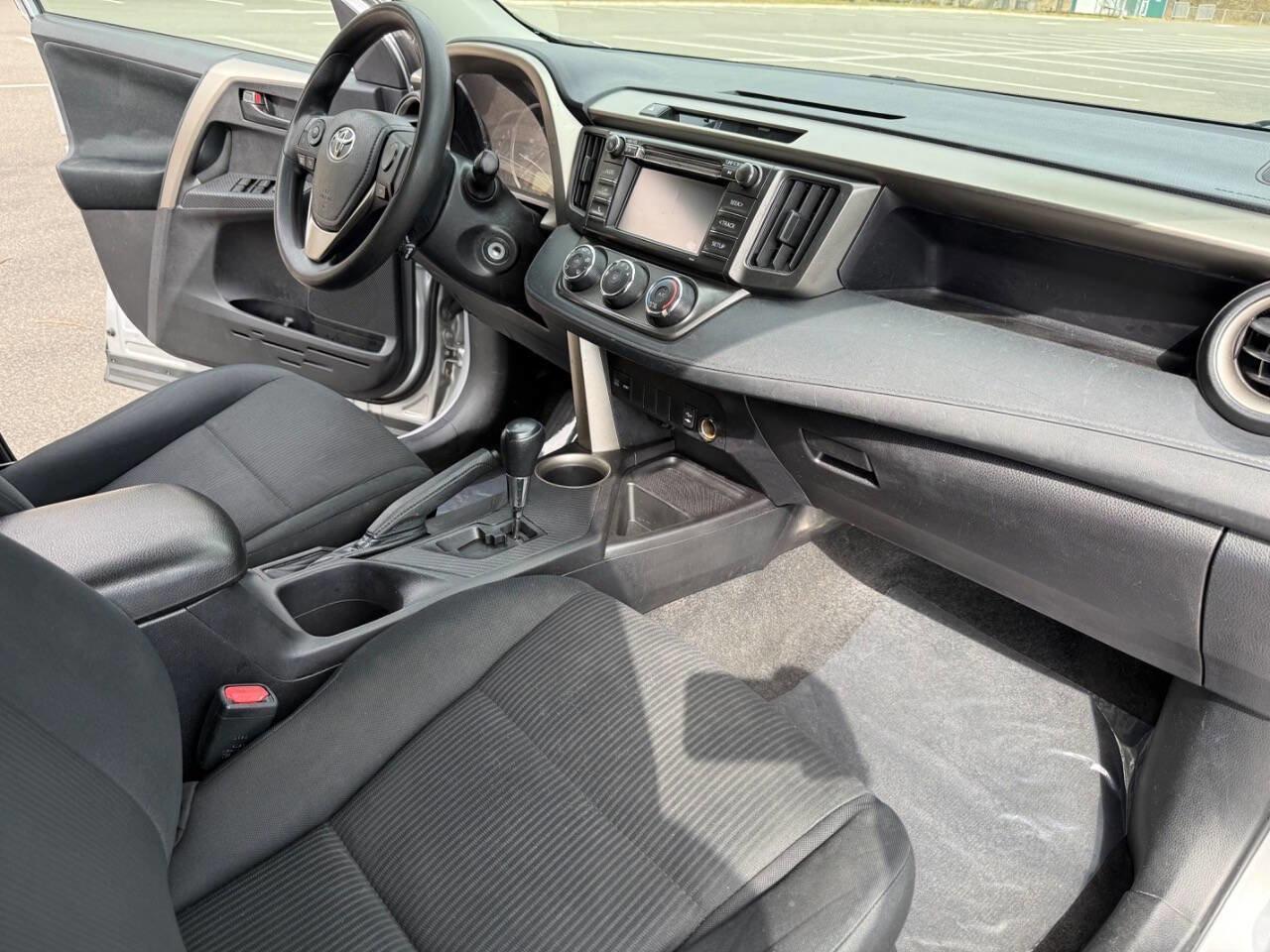 Used 2015 Toyota RAV4 LE AWD/4WD image 18