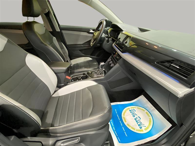 Used 2022 Volkswagen Taos SEL image 16