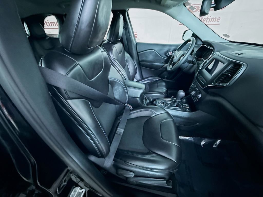 Used 2019 Jeep Cherokee Latitude Plus w/ Comfort/Convenience Group image 29