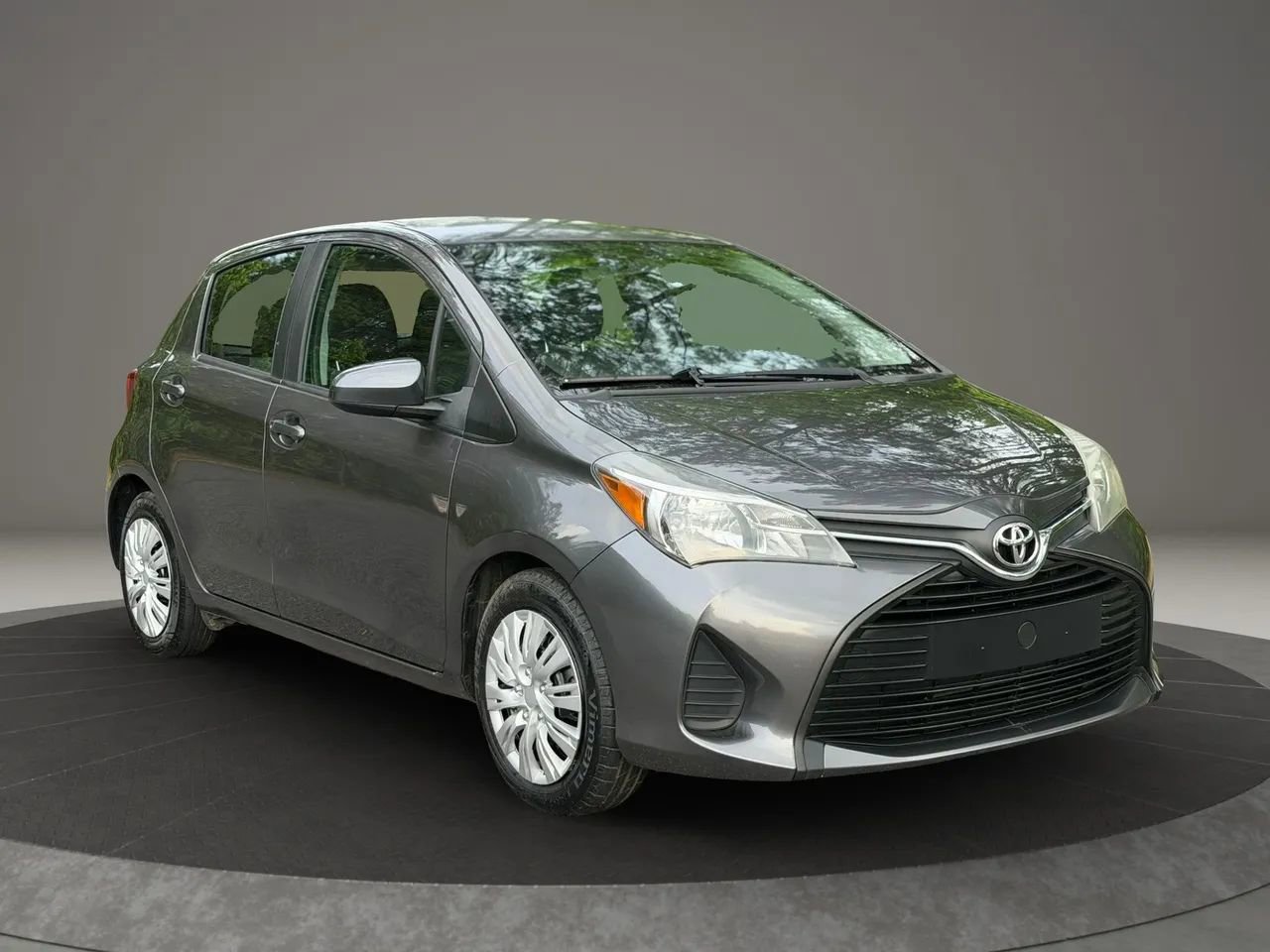 Used 2015 Toyota Yaris L FWD image 3