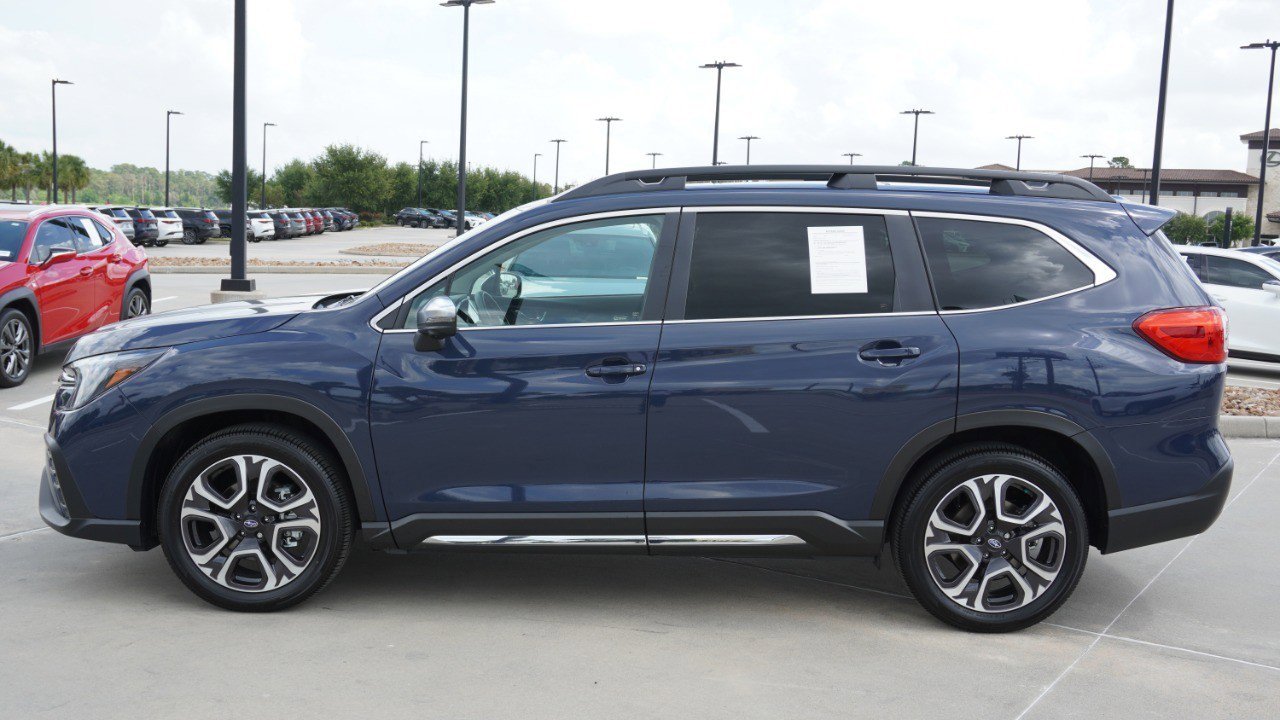 Used 2023 Subaru Ascent Limited w/ Technology Package AWD/4WD image 5