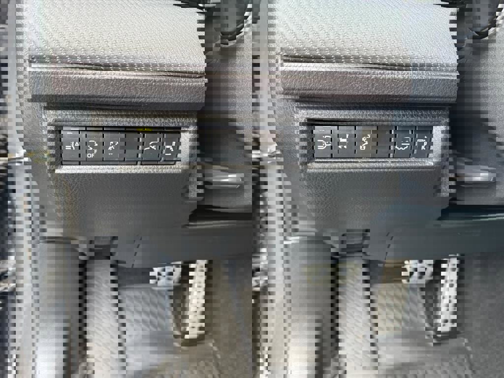 Certified 2025 Toyota Camry SE image 17