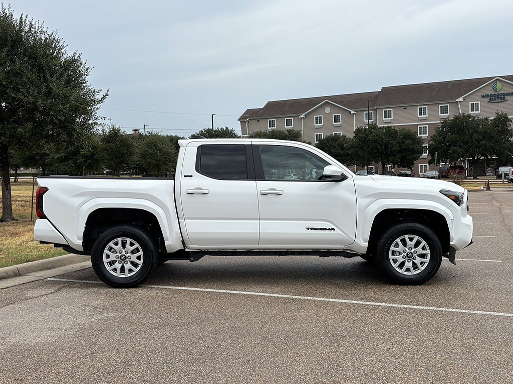 Certified 2026 Toyota Tacoma SR5 AWD/4WD image 5