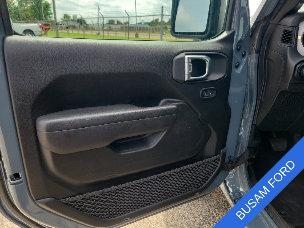 Used 2025 Jeep Wrangler Sport AWD/4WD image 13