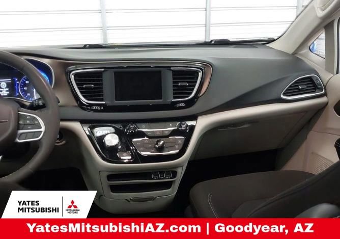 Used 2022 Chrysler Voyager LX image 9