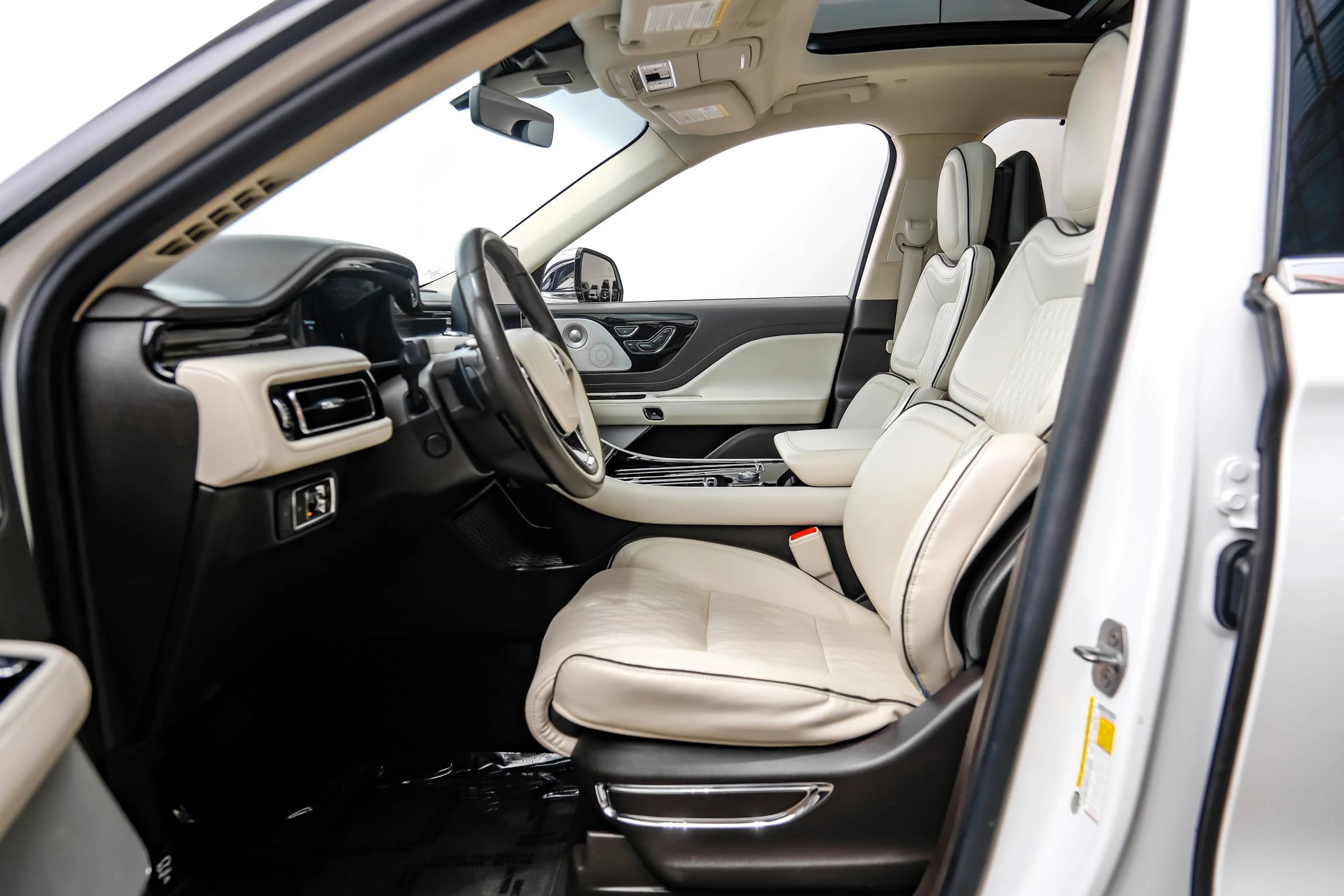 Used 2020 Lincoln Aviator Black Label w/ Dynamic Handling Package AWD/4WD image 40