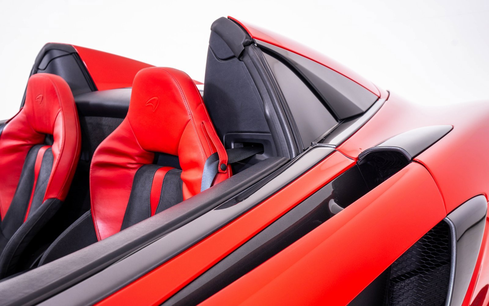 Used 2018 McLaren 570S Spider image 23