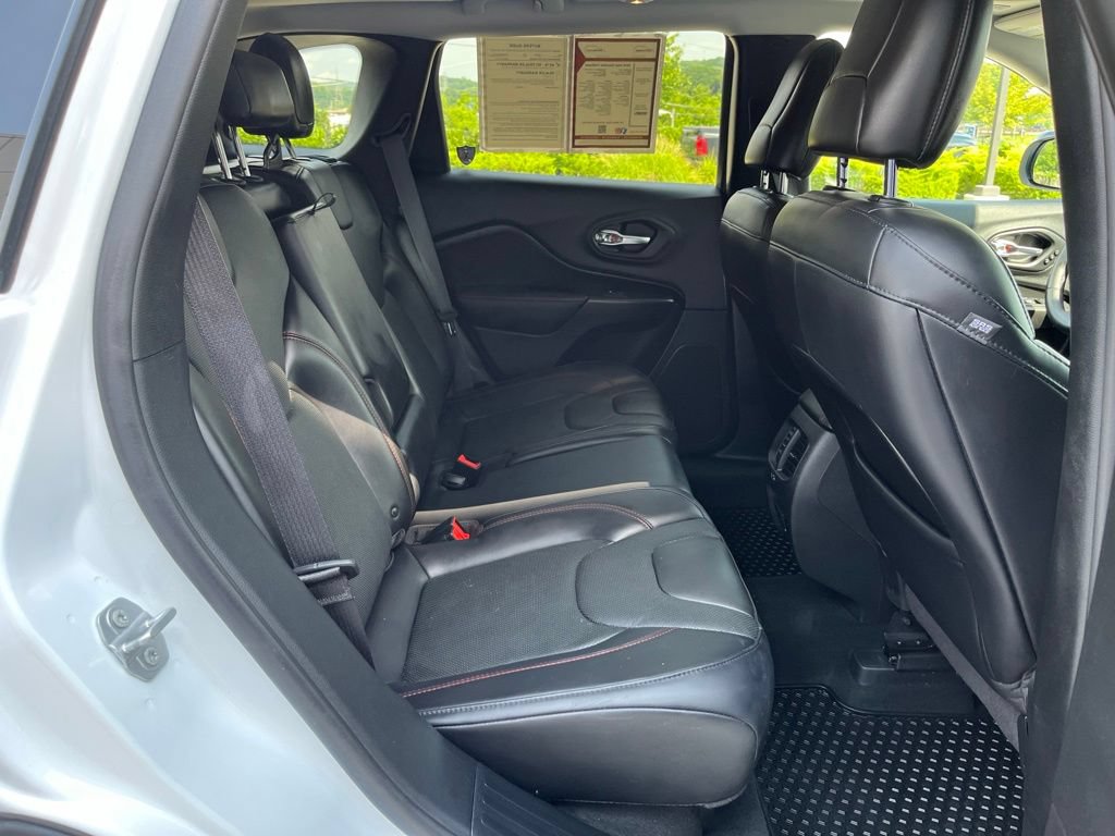Used 2019 Jeep Cherokee Trailhawk AWD/4WD image 23