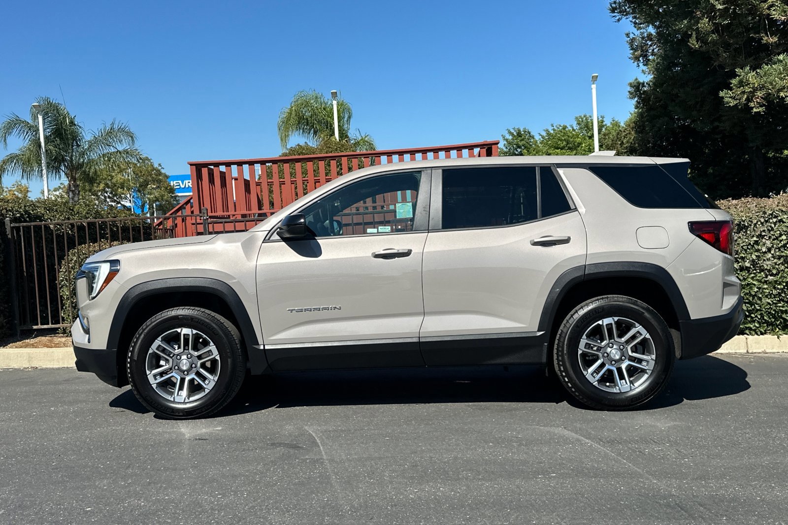 Used 2025 GMC Terrain Elevation image 7