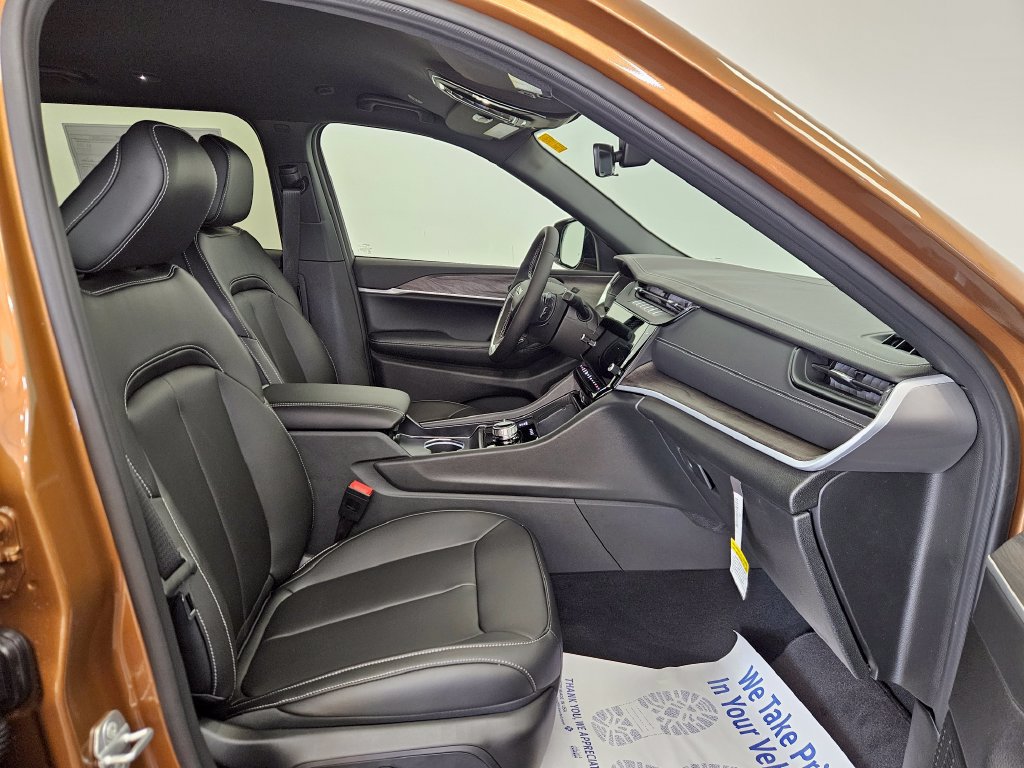 New 2026 Jeep Grand Cherokee L Limited AWD/4WD image 11