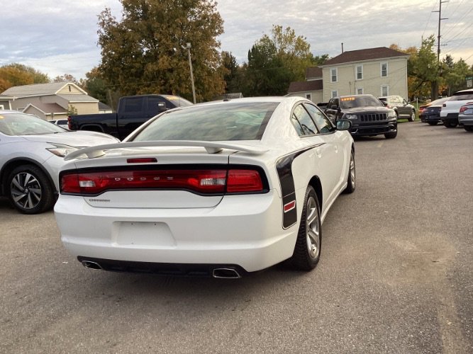Used 2013 Dodge Charger SE w/ Sport Appearance Group image 3
