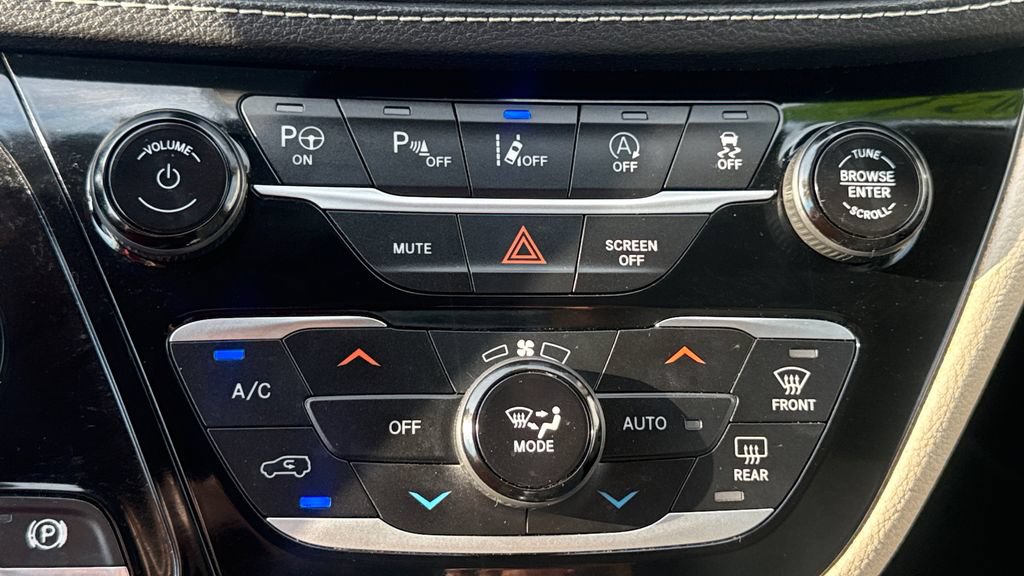 Used 2021 Chrysler Pacifica Limited w/ Premium & Safety Sphere Group AWD/4WD image 33