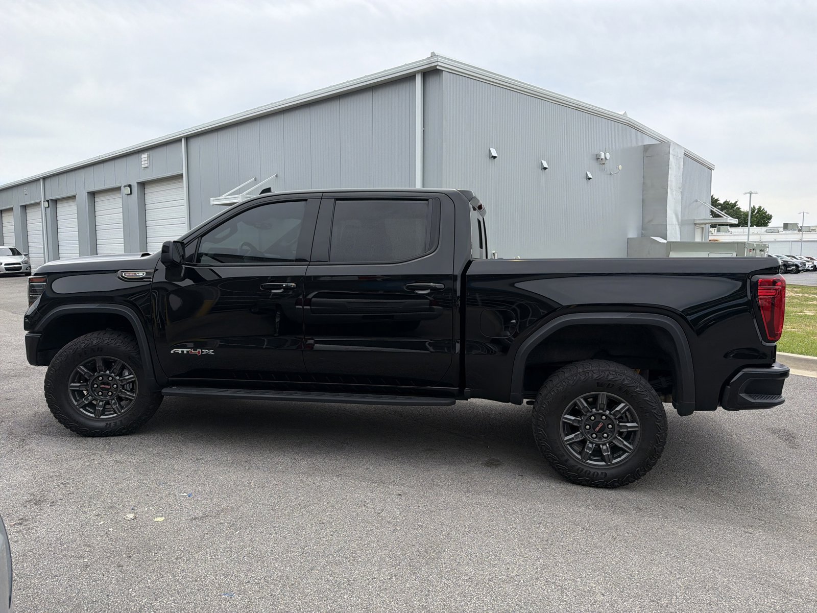 Used 2024 GMC Sierra 1500 AT4X AWD/4WD image 9