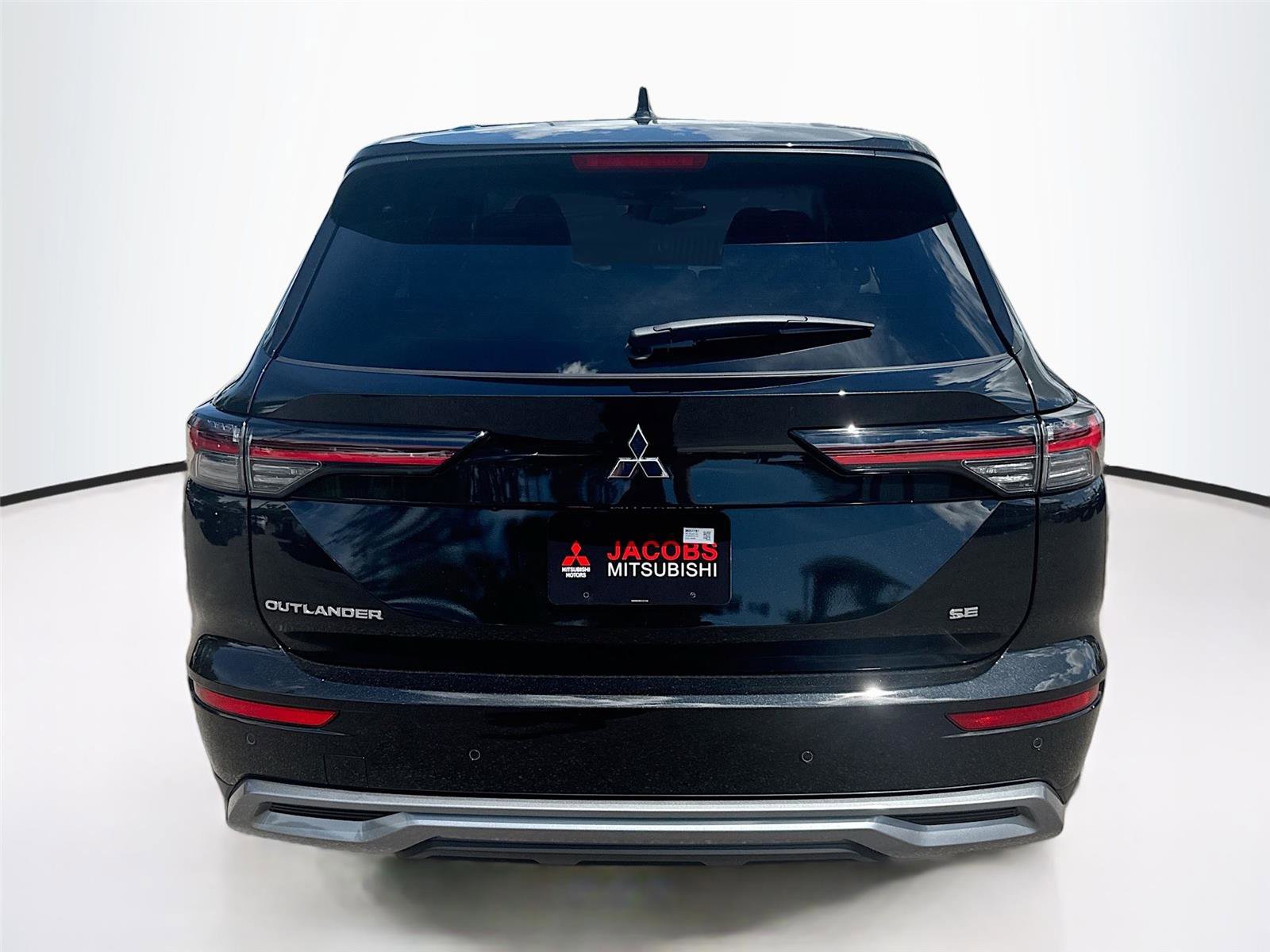 New 2025 Mitsubishi Outlander SE image 6