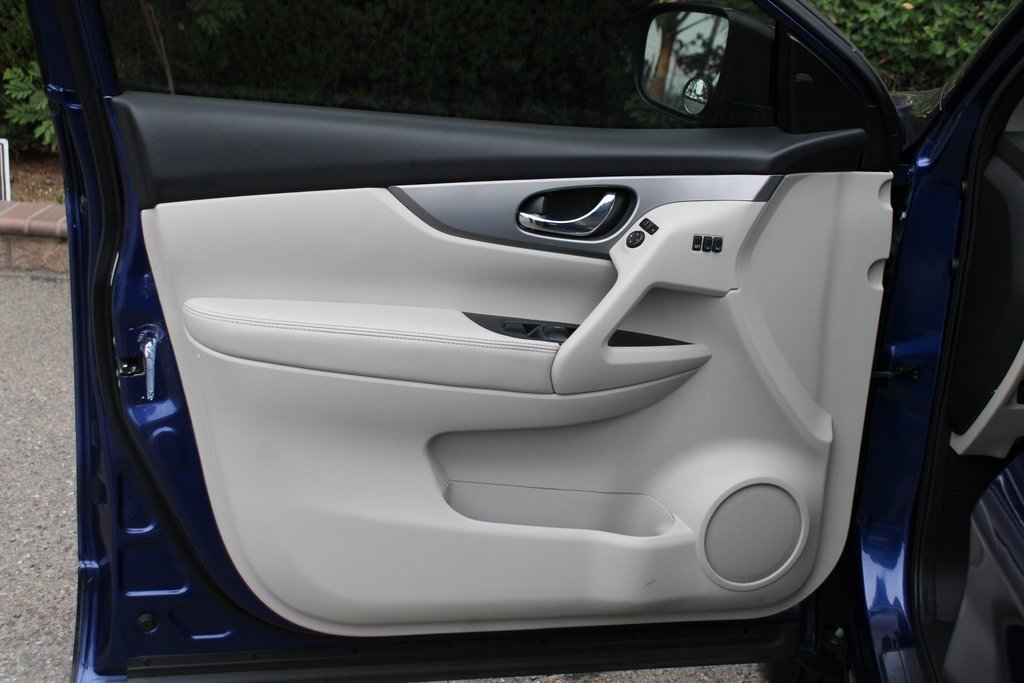 Used 2020 Nissan Rogue Sport SL w/ Premium Package image 14