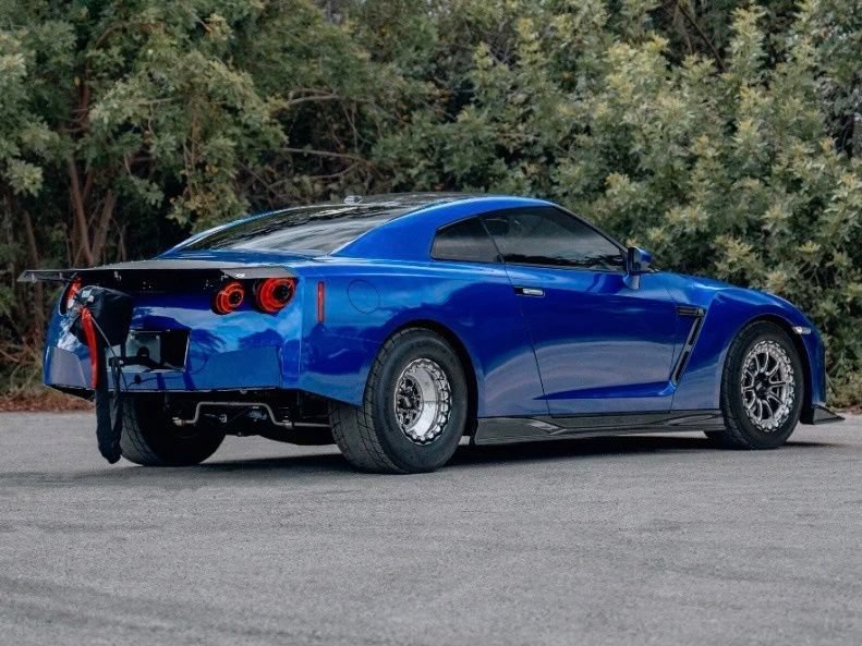 Used 2014 Nissan GT-R Black Edition AWD/4WD image 3