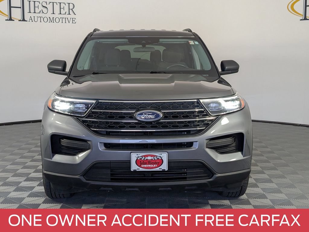 Used 2023 Ford Explorer XLT AWD/4WD image 3