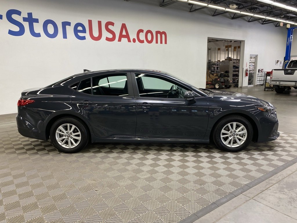 Used 2025 Toyota Camry Hybrid image 12